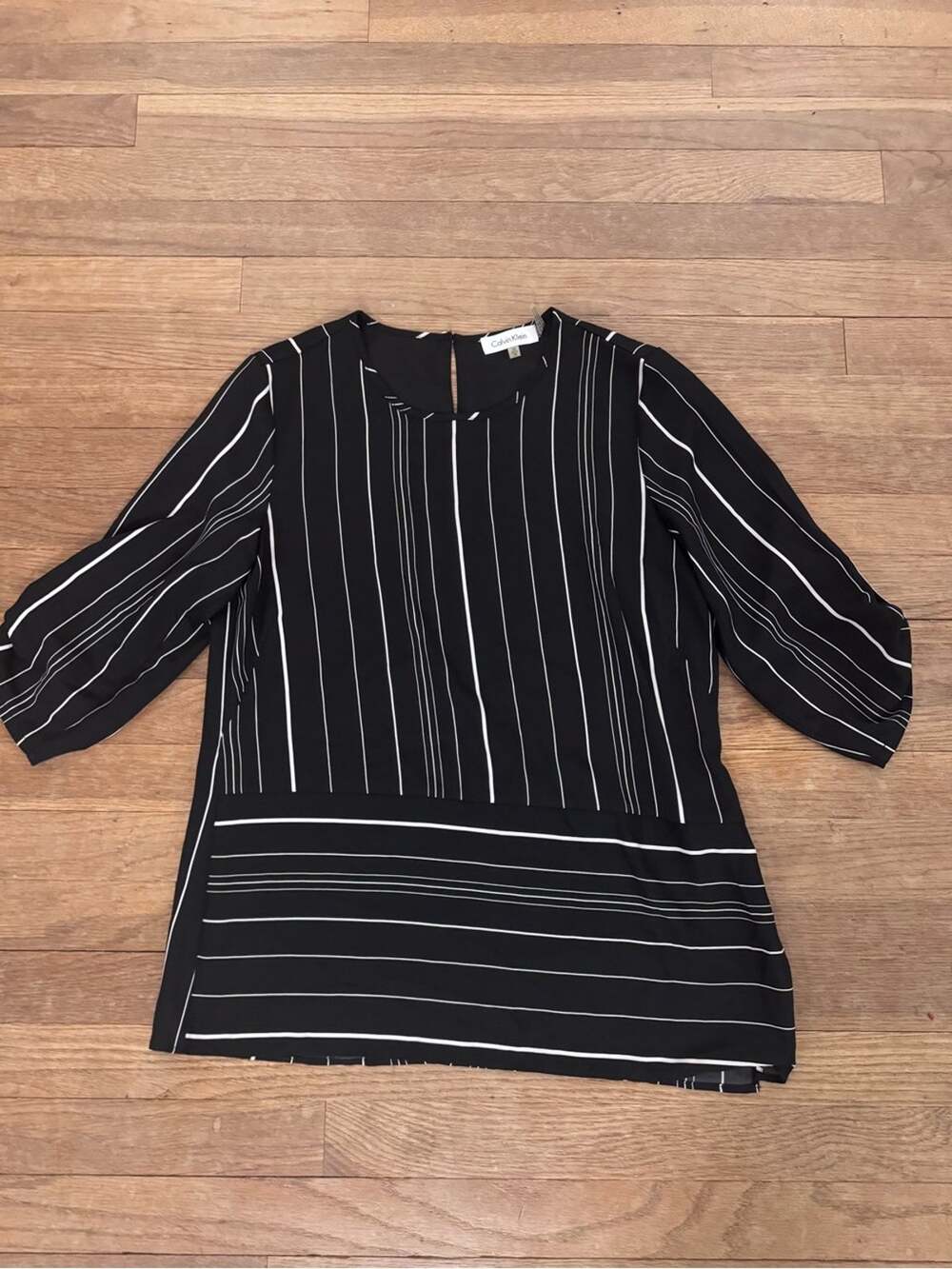 Calvin Klein Women's Black White Striped Roll Tab Sleeve Blouse - Size XS
b18